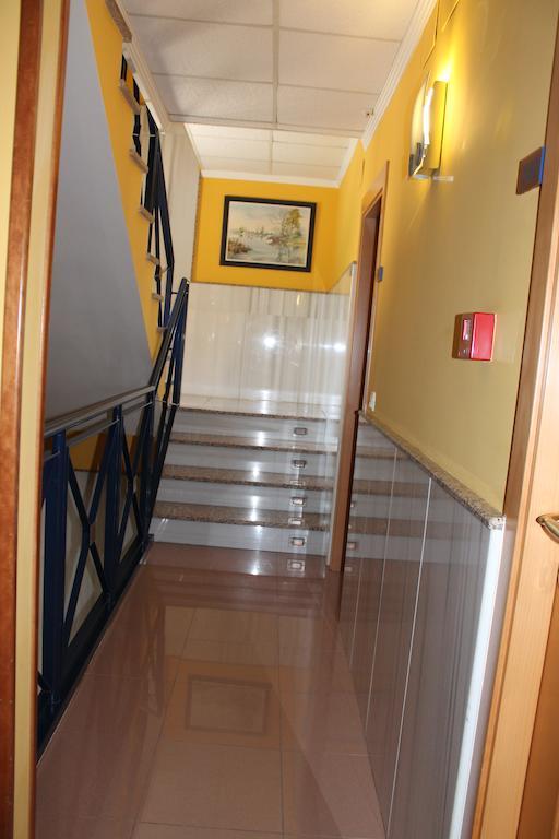 Hostal Prickly Villacanas エクステリア 写真